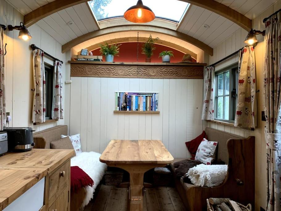 Rushford Shepherd's Hut *